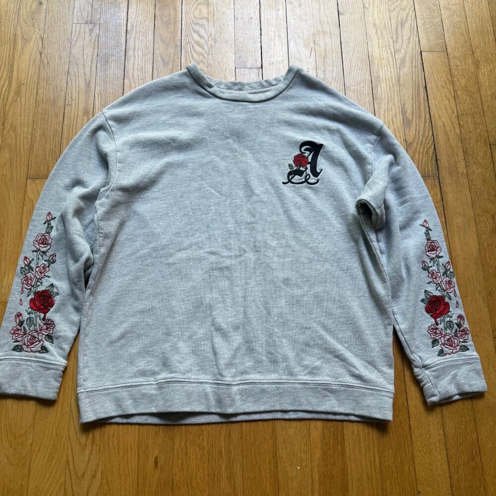 Adaptation Post LA Size L Gray Red Rose Floral Embroidered Crewneck Sweatshirt - Picture 2 of 15
